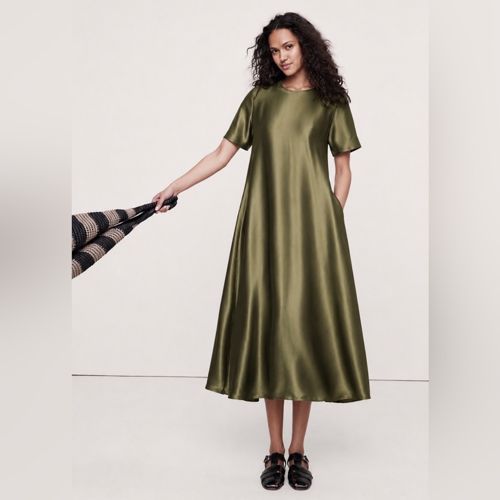 NEW! BANANA REPUBLIC AURELIA ITALIAN SATIN TRAPEZE DRESS - MULTIPLE 💫